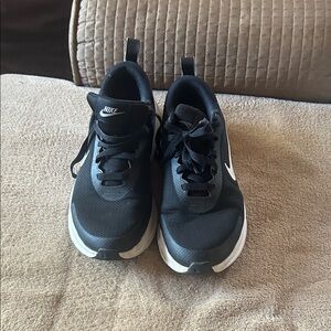 Nike woman’s Black and White Sneakers